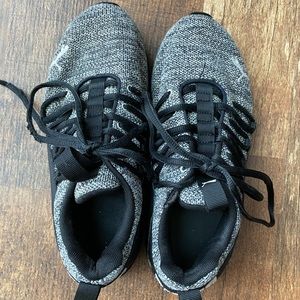 Boys Puma Tennis Shoes